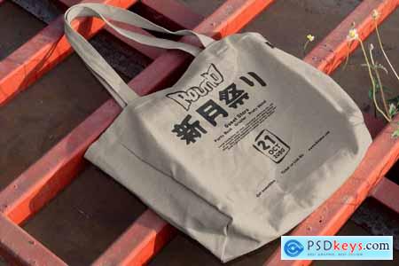 Tote Bag Mockup RZ6F7BD